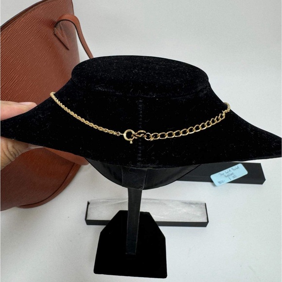 AUTHENTIC DIOR GOLD PLATED VINTAGE Necklace EUC🤩 - Picture 2 of 3